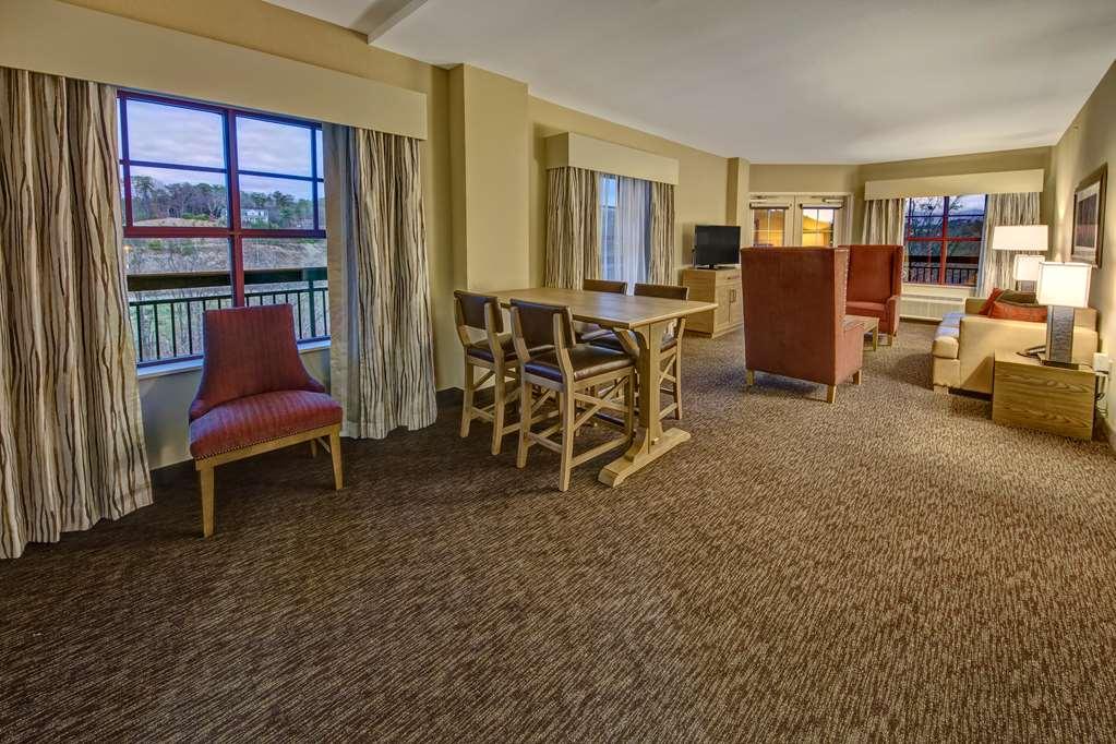 Black Fox Lodge Pigeon Forge, Tapestry Collection By Hilton Room photo